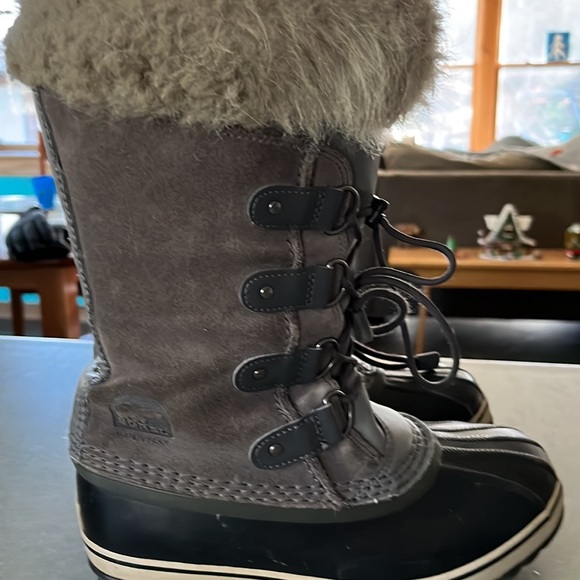 Women’s Sorel boots - used! - Picture 2 of 5